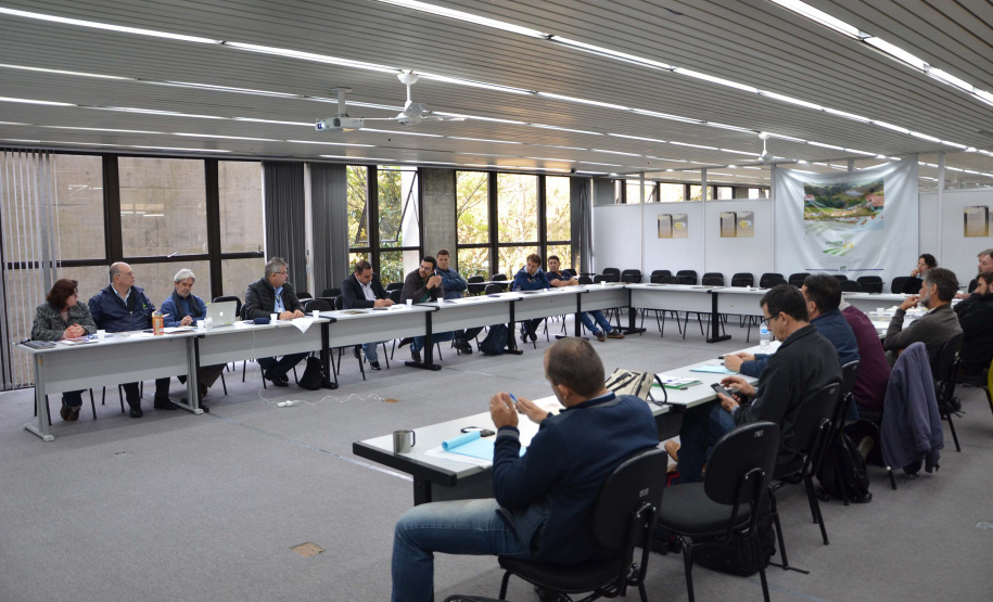 A criação de uma rede de profissionais para ampliar e qualificar o trabalho de assistência técnica e extensão rural, sobretudo para os pequenos agricultores, começou a ser traçada em um seminário promovido nesta semana, na sede do Emater, em Curitiba