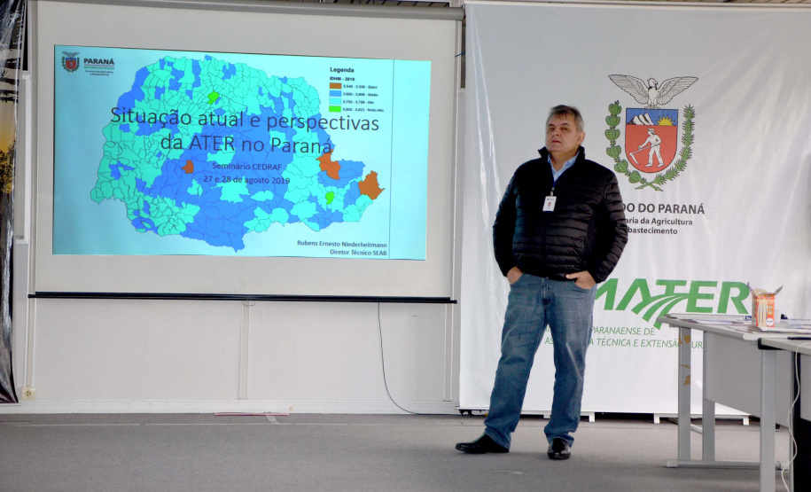 A criação de uma rede de profissionais para ampliar e qualificar o trabalho de assistência técnica e extensão rural, sobretudo para os pequenos agricultores, começou a ser traçada em um seminário promovido nesta semana, na sede do Emater, em Curitiba