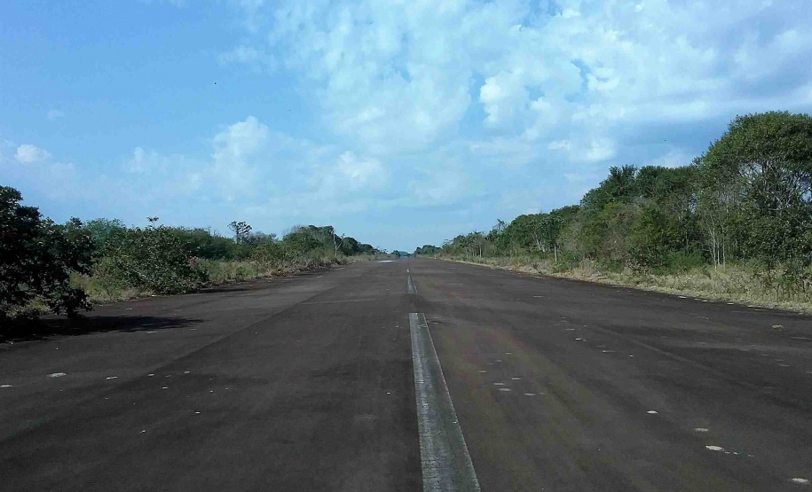 A Secretaria de Estado da Administração e da Previdência lançou o Edital de Concorrência Pública 37/2019 para a venda de 24 imóveis públicos que estão sem uso. Juntas, as propriedades têm valor total de R$15.456.229,50. O formato da licitação é a apresentação da maior oferta a partir do mínimo estipulado. Terreno em Cruzeiro do Iguaçu.