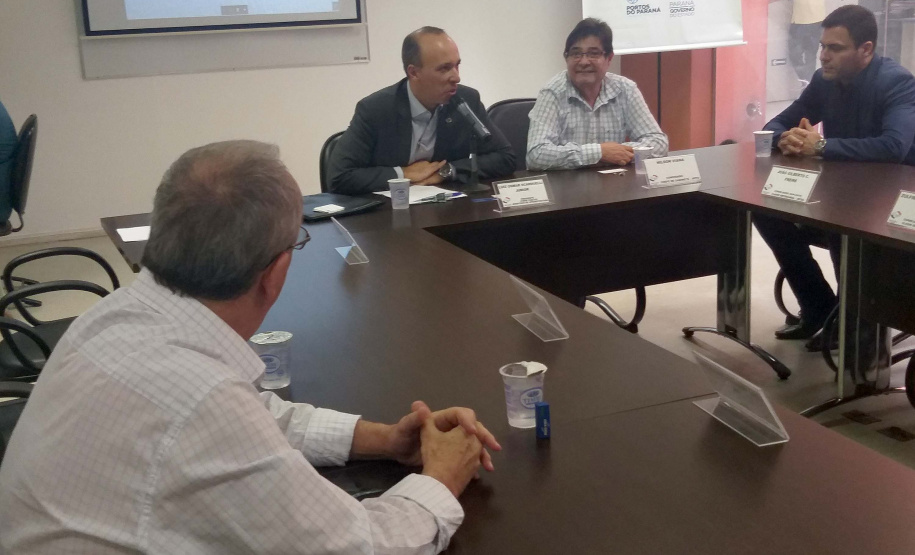 Os Conselhos de Autoridade Portuária (CAP) dos Portos do Paraná têm novo presidente. O economista paranaense Luiz Osmar Scarduelli Junior tomou posse nesta quinta-feira (29), durante a 50ª reunião ordinária do CAP do Porto de Paranaguá. Ele também acumula a presidência do CAP do Porto de Antonina, que será reativado. Foto: Divulgação/Portos do Paraná
