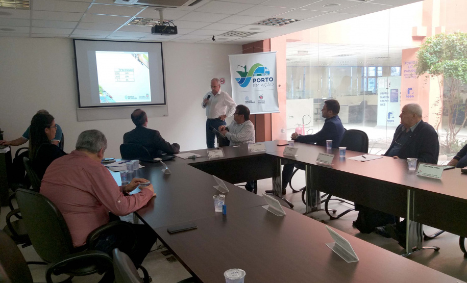 Os Conselhos de Autoridade Portuária (CAP) dos Portos do Paraná têm novo presidente. O economista paranaense Luiz Osmar Scarduelli Junior tomou posse nesta quinta-feira (29), durante a 50ª reunião ordinária do CAP do Porto de Paranaguá. Ele também acumula a presidência do CAP do Porto de Antonina, que será reativado. Foto: Divulgação/Portos do Paraná