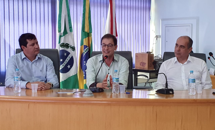 O Instituto de Terras, Cartografia e Geologia do Paraná (ITCG), vinculado à Secretaria do Desenvolvimento Sustentável e do Turismo, entregou nesta quinta-feira (29) documentos técnicos para a regularização de imóveis de 46 pequenos produtores rurais que ocupam terras particulares no município de Renascença, no Sudoeste do Estado. Foto: Divulgação/SEDEST