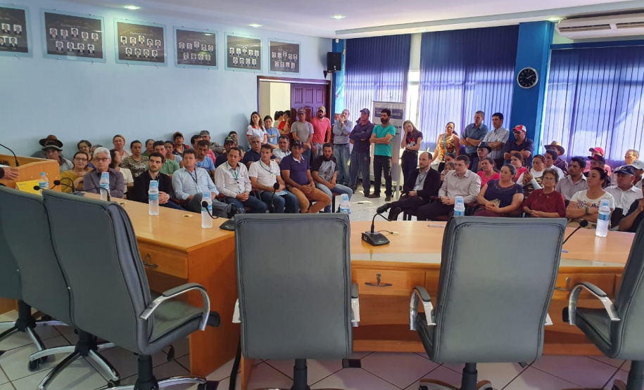 O Instituto de Terras, Cartografia e Geologia do Paraná (ITCG), vinculado à Secretaria do Desenvolvimento Sustentável e do Turismo, entregou nesta quinta-feira (29) documentos técnicos para a regularização de imóveis de 46 pequenos produtores rurais que ocupam terras particulares no município de Renascença, no Sudoeste do Estado. Foto: Divulgação/SEDEST