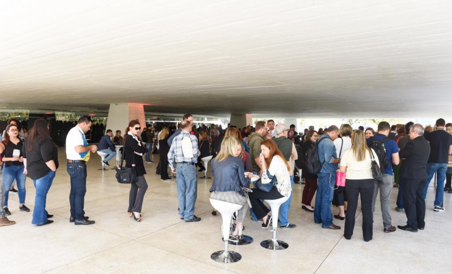 As ações implantadas pelo Governo do Estado para o desenvolvimento do turismo foram apresentadas nesta quinta-feira (29) no evento Experiência Braztoa Sul 2019, realizada no Museu Oscar Niemeyer, em Curitiba. O evento é voltado a agentes de viagem e profissionais de turismo. Foto: Denis Ferreira Netto/SEDEST