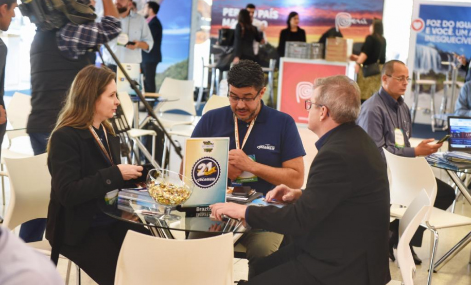 As ações implantadas pelo Governo do Estado para o desenvolvimento do turismo foram apresentadas nesta quinta-feira (29) no evento Experiência Braztoa Sul 2019, realizada no Museu Oscar Niemeyer, em Curitiba. O evento é voltado a agentes de viagem e profissionais de turismo. Foto: Denis Ferreira Netto/SEDEST