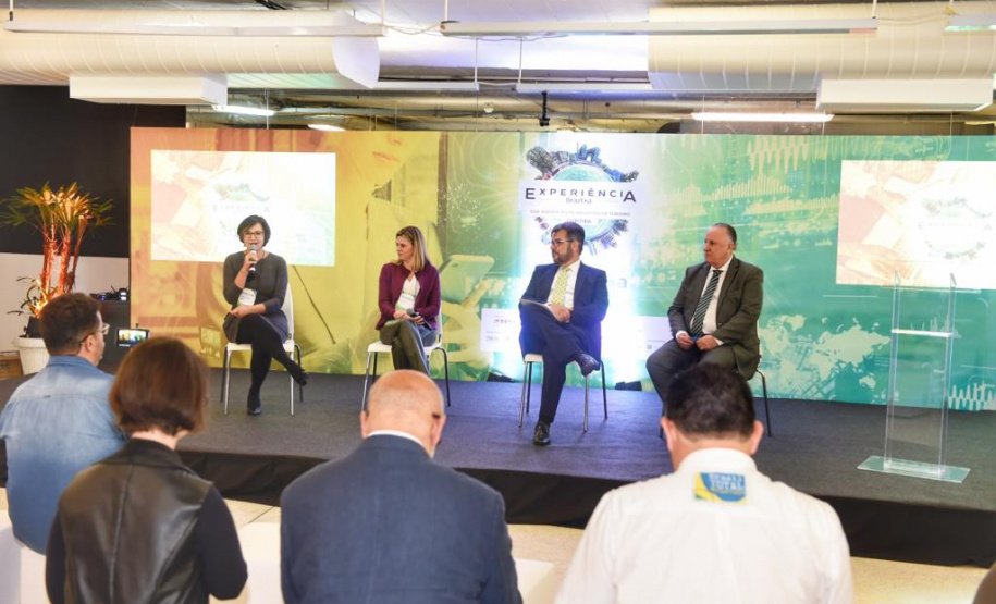As ações implantadas pelo Governo do Estado para o desenvolvimento do turismo foram apresentadas nesta quinta-feira (29) no evento Experiência Braztoa Sul 2019, realizada no Museu Oscar Niemeyer, em Curitiba. O evento é voltado a agentes de viagem e profissionais de turismo. Foto: Denis Ferreira Netto/SEDEST