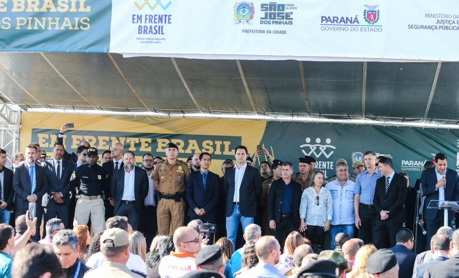 O governador Carlos Massa Ratinho Junior participa nesta sexta-feira (30) do projeto Em Frente Brasil - Programa Nacional de Enfrentamento à Criminalidade Violenta, criado pelo Ministério da Justiça e Segurança Pública no Parque São José em São José dos Pinhais. 30/08/2019 -Foto: Geraldo Bubniak/AEN