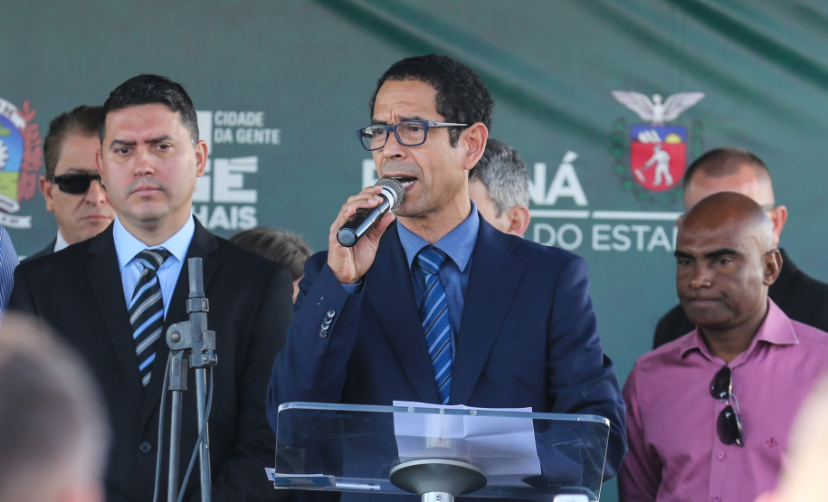 O governador Carlos Massa Ratinho Junior participa nesta sexta-feira (30) do projeto Em Frente Brasil - Programa Nacional de Enfrentamento à Criminalidade Violenta, criado pelo Ministério da Justiça e Segurança Pública no Parque São José em São José dos Pinhais. Em discurso o Secretario de Segurança Pública do Paraná, coronel Romulo Marinho. 30/08/2019 -Foto: Geraldo Bubniak/AEN