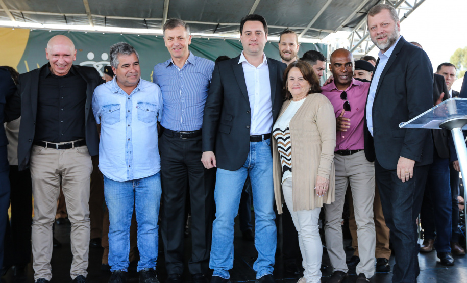 O governador Carlos Massa Ratinho Junior participa nesta sexta-feira (30) do projeto Em Frente Brasil - Programa Nacional de Enfrentamento à Criminalidade Violenta, criado pelo Ministério da Justiça e Segurança Pública no Parque São José em São José dos Pinhais. 30/08/2019 -Foto: Geraldo Bubniak/AEN