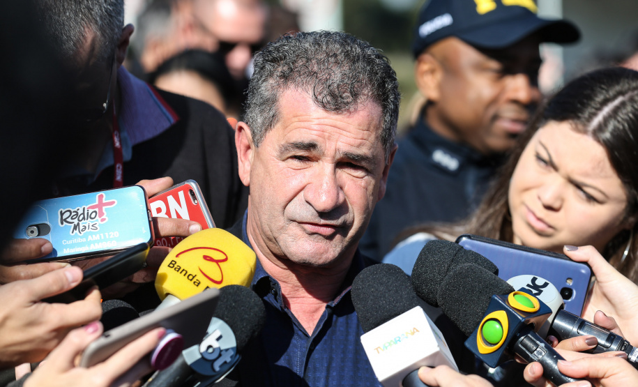 O governador Carlos Massa Ratinho Junior participa nesta sexta-feira (30) do projeto Em Frente Brasil - Programa Nacional de Enfrentamento à Criminalidade Violenta, criado pelo Ministério da Justiça e Segurança Pública no Parque São José em São José dos Pinhais. Entrevista com o prefeito de São José dos Pinhais ? Toninho Fenelon. 30/08/2019 -Foto: Geraldo Bubniak/AEN