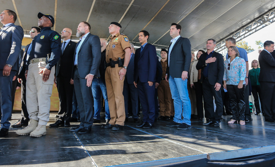 O governador Carlos Massa Ratinho Junior participa nesta sexta-feira (30) do projeto Em Frente Brasil - Programa Nacional de Enfrentamento à Criminalidade Violenta, criado pelo Ministério da Justiça e Segurança Pública no Parque São José em São José dos Pinhais. 30/08/2019 -Foto: Geraldo Bubniak/AEN