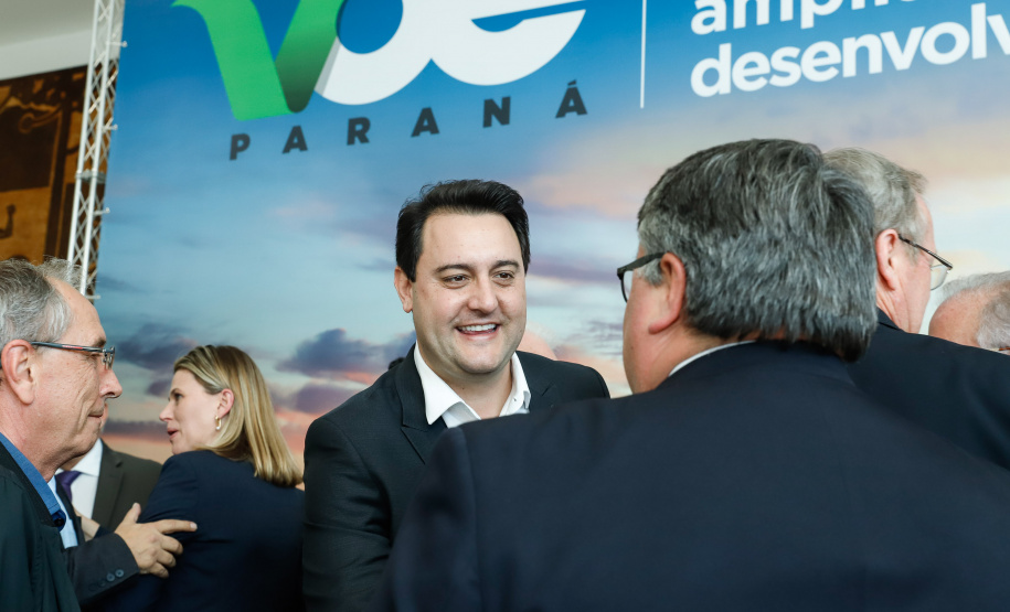 Um acordo assinado pelo governador Carlos Massa Ratinho Junior e o Grupo Latam Airlines vai abrir 71 novos voos no Estado. A empresa destaca que haverá ampliação de 17% das operações Paraná, fazendo do Estado o quarto maior mercado da companhia no Brasil. O anúncio feito nesta sexta-feira (30), no Palácio Iguaçu, em Curitiba.