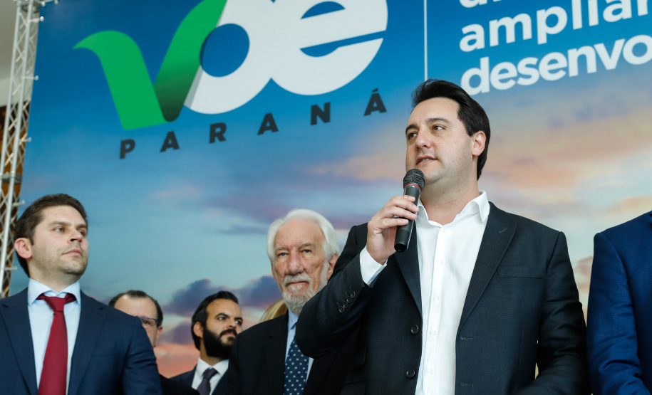 Um acordo assinado pelo governador Carlos Massa Ratinho Junior e o Grupo Latam Airlines vai abrir 71 novos voos no Estado. A empresa destaca que haverá ampliação de 17% das operações Paraná, fazendo do Estado o quarto maior mercado da companhia no Brasil. O anúncio feito nesta sexta-feira (30), no Palácio Iguaçu, em Curitiba.