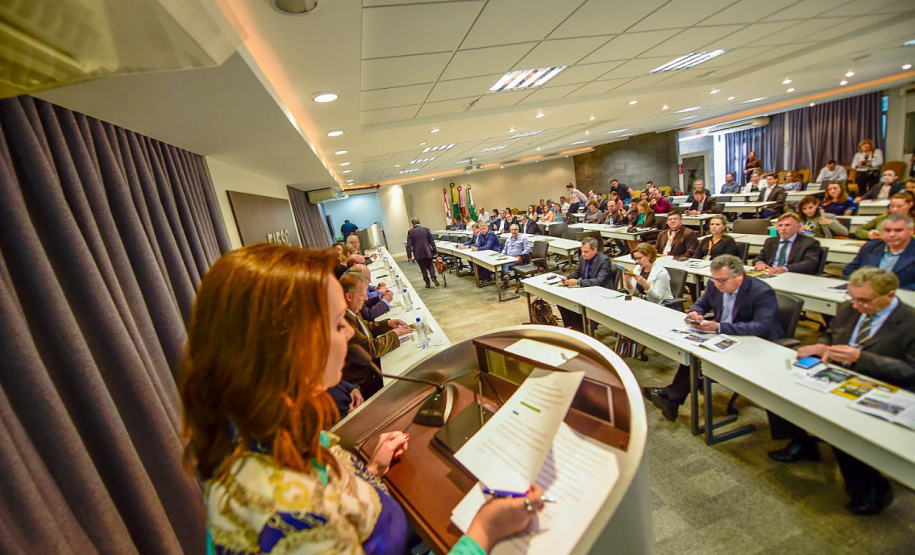 A Secretaria do Desenvolvimento Sustentável e do Turismo do Paraná recebeu o Troféu Onda Verde da 26ª edição do Prêmio Expressão de Ecologia, tradicional premiação ambiental do Sul do Brasil. O reconhecimento refere-se à concepção e implantação do Selo Clima Paraná, previsto na Política Estadual de Mudanças Climáticas, estabelecida por lei estadual. A premiação aconteceu nesta sexta-feira (30) em Florianópolis (SP). Foto: Mafalda Press