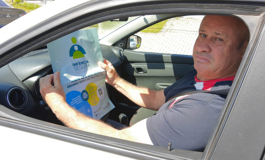 Sensibilizar, conscientizar, informar e divulgar também os canais de denúncia de combate a crimes contra a criança e adolescentes foi o foco de mais uma ação da Força-Tarefa Infância Segura, realizada nesta sexta-feira (30), em São José dos Pinhais, na Região Metropolitana de Curitiba. S iniciativa foi da Secretaria da Justiça, Família e Trabalho do Paraná, que idealizou e coordena a Força-Tarefa. Foto: Divulgação/SEJUF