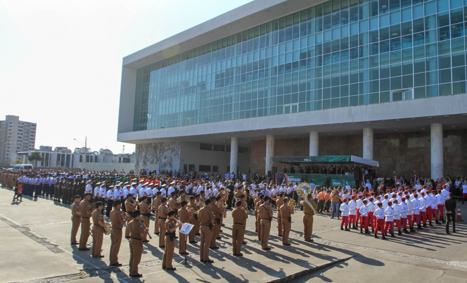 Solenidade de abertura das comemorações da Semana da Pátria 2019. O evento ocorreu no estacionamento do Palácio Iguaçu, em Curitiba, com a participação do governador Carlos Massa Ratinho Junior e comandantes das Forças Armadas, da Polícia Militar do Paraná e da Liga de Defesa Nacional.Foto: Valdelino Pontes
