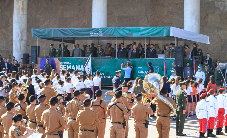 Solenidade de abertura das comemorações da Semana da Pátria 2019. O evento ocorreu no estacionamento do Palácio Iguaçu, em Curitiba, com a participação do governador Carlos Massa Ratinho Junior e comandantes das Forças Armadas, da Polícia Militar do Paraná e da Liga de Defesa Nacional.Foto: Valdelino Pontes