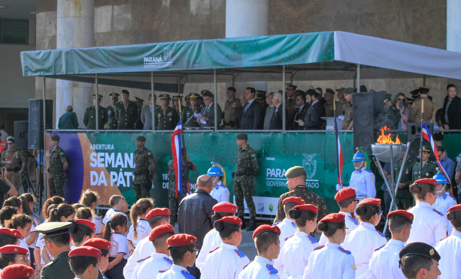 Solenidade de abertura das comemorações da Semana da Pátria 2019. O evento ocorreu no estacionamento do Palácio Iguaçu, em Curitiba, com a participação do governador Carlos Massa Ratinho Junior e comandantes das Forças Armadas, da Polícia Militar do Paraná e da Liga de Defesa Nacional.Foto: Valdelino Pontes