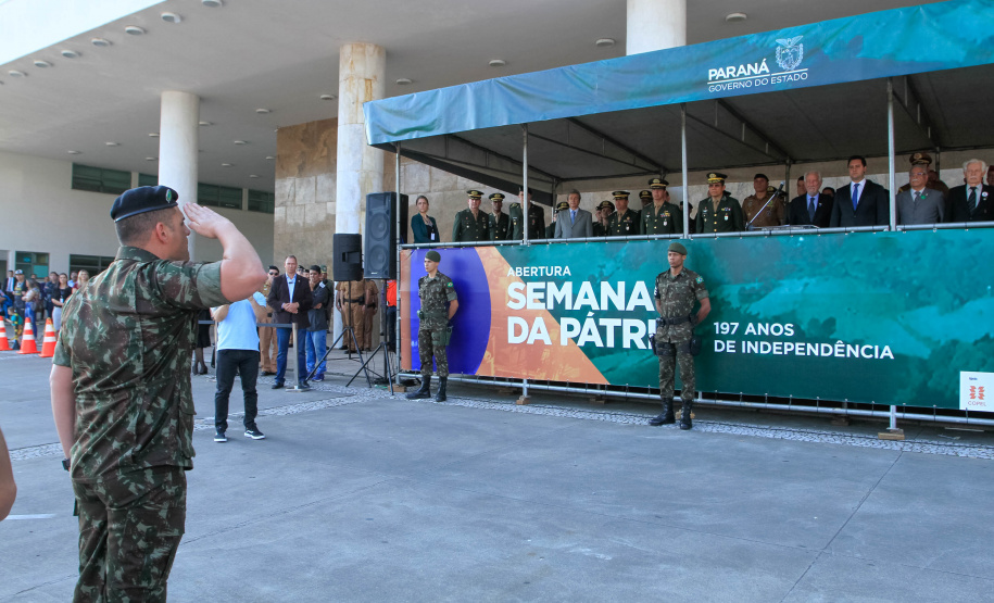 Solenidade de abertura das comemorações da Semana da Pátria 2019. O evento ocorreu no estacionamento do Palácio Iguaçu, em Curitiba, com a participação do governador Carlos Massa Ratinho Junior e comandantes das Forças Armadas, da Polícia Militar do Paraná e da Liga de Defesa Nacional.Foto: Valdelino Pontes