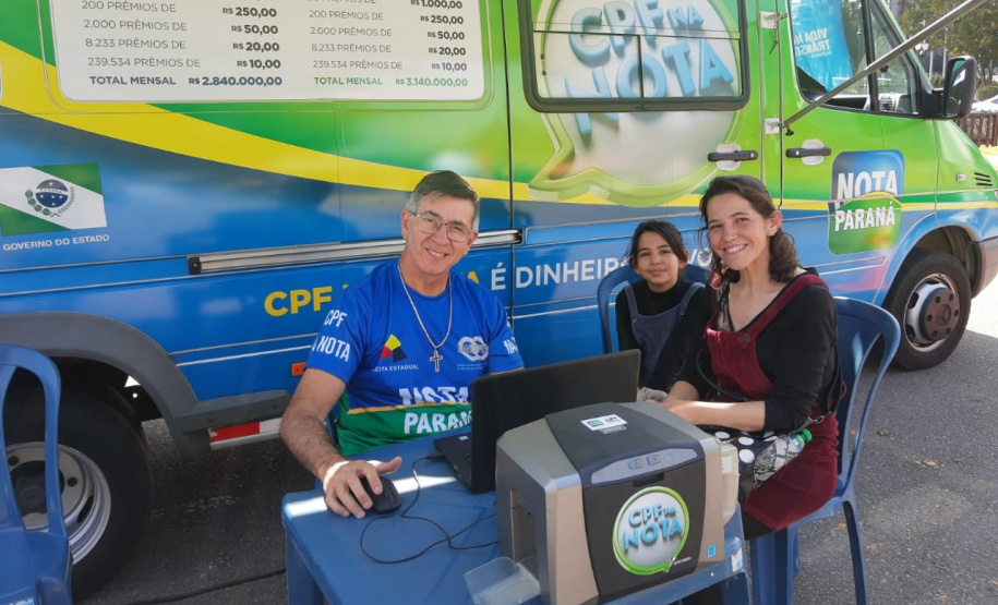 Serviços e atividades de lazer gratuitas foram destaques da primeira edição do Geração Paraná, realizado neste sábado (31), na praça Nossa Senhora de Salete, Centro Cívico, em Curitiba. O programa da Secretaria da Justiça, Família e Trabalho ofertou ações como encaminhamentos para vagas de empregos por intermédio da Agência do Trabalhador, emissão do ID Jovem. Foto: Divulgação SEJUF