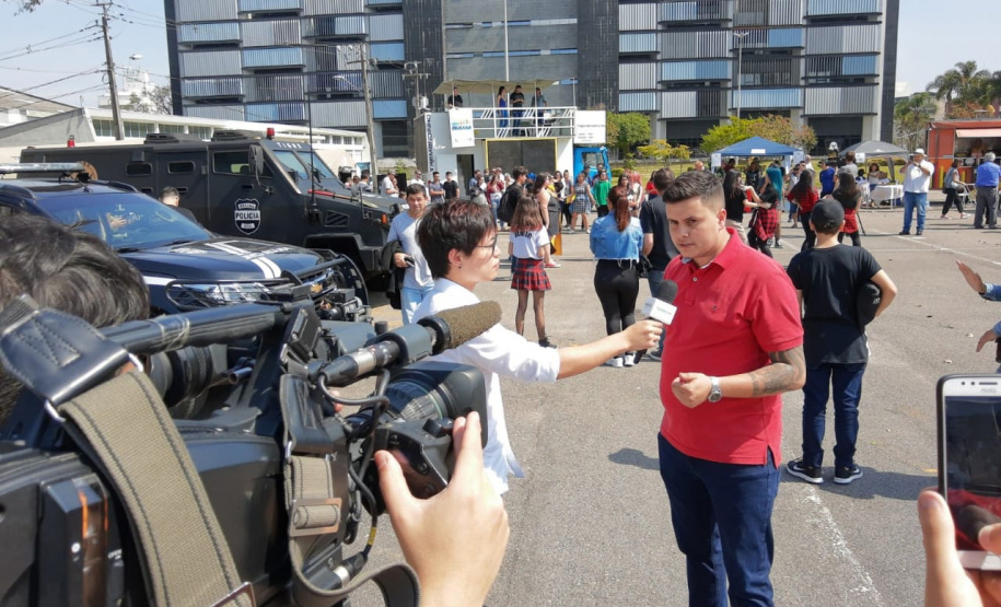 Serviços e atividades de lazer gratuitas foram destaques da primeira edição do Geração Paraná, realizado neste sábado (31), na praça Nossa Senhora de Salete, Centro Cívico, em Curitiba. O programa da Secretaria da Justiça, Família e Trabalho ofertou ações como encaminhamentos para vagas de empregos por intermédio da Agência do Trabalhador, emissão do ID Jovem. Foto: Divulgação SEJUF