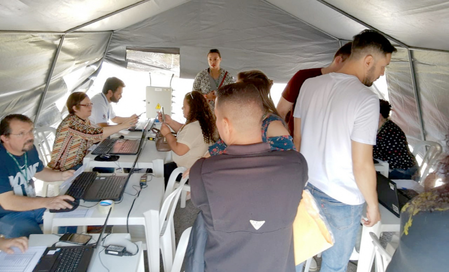 Serviços e atividades de lazer gratuitas foram destaques da primeira edição do Geração Paraná, realizado neste sábado (31), na praça Nossa Senhora de Salete, Centro Cívico, em Curitiba. O programa da Secretaria da Justiça, Família e Trabalho ofertou ações como encaminhamentos para vagas de empregos por intermédio da Agência do Trabalhador, emissão do ID Jovem. Foto: Divulgação SEJUF