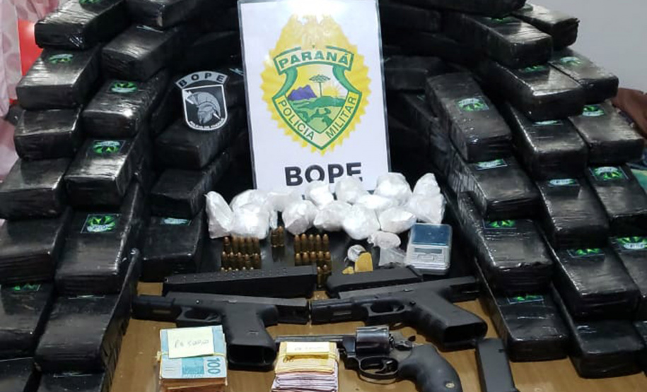 Uma grande operação de inteligência desencadeada pela Polícia Militar, denominada Corpus Christi, prendeu, na manhã desta quarta-feira (19/06), 19 pessoas pertencentes a uma organização criminosa de tráfico de drogas que atuava no Litoral e na Capital - Curitiba, 19/06/2019 - Foto: Divulgação PMPR