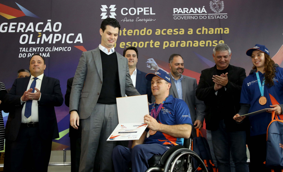 O governador Carlos Massa Ratinho Junior anunciou nesta segunda-feira (02), no Palácio Iguaçu, a nova fase do programa de apoio à formação de atletas olímpicos. Patrocinado pela Copel, o ?Geração Olímpica? é o maior programa de bolsa-atleta do País. Curitiba,02/09/2019 Foto:Jaelson Lucas / AEN