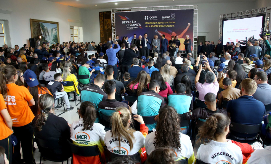 O governador Carlos Massa Ratinho Junior anunciou nesta segunda-feira (02), no Palácio Iguaçu, a nova fase do programa de apoio à formação de atletas olímpicos. Patrocinado pela Copel, o ?Geração Olímpica? é o maior programa de bolsa-atleta do País. Curitiba,02/09/2019 Foto:Jaelson Lucas /AEN