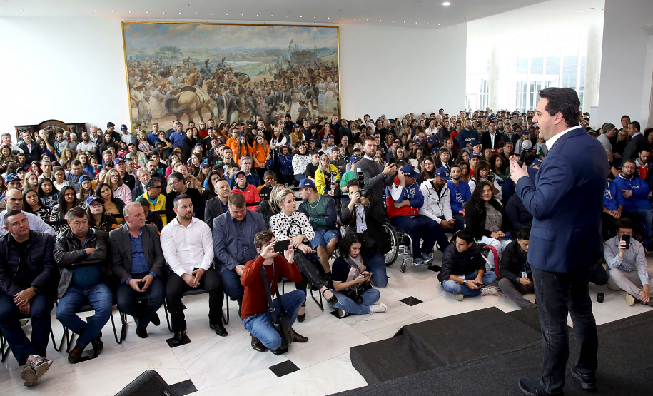 O governador Carlos Massa Ratinho Junior anunciou nesta segunda-feira (02), no Palácio Iguaçu, a nova fase do programa de apoio à formação de atletas olímpicos. Patrocinado pela Copel, o ?Geração Olímpica? é o maior programa de bolsa-atleta do País. Curitiba,02/09/2019 Foto:Jaelson Lucas /AEN