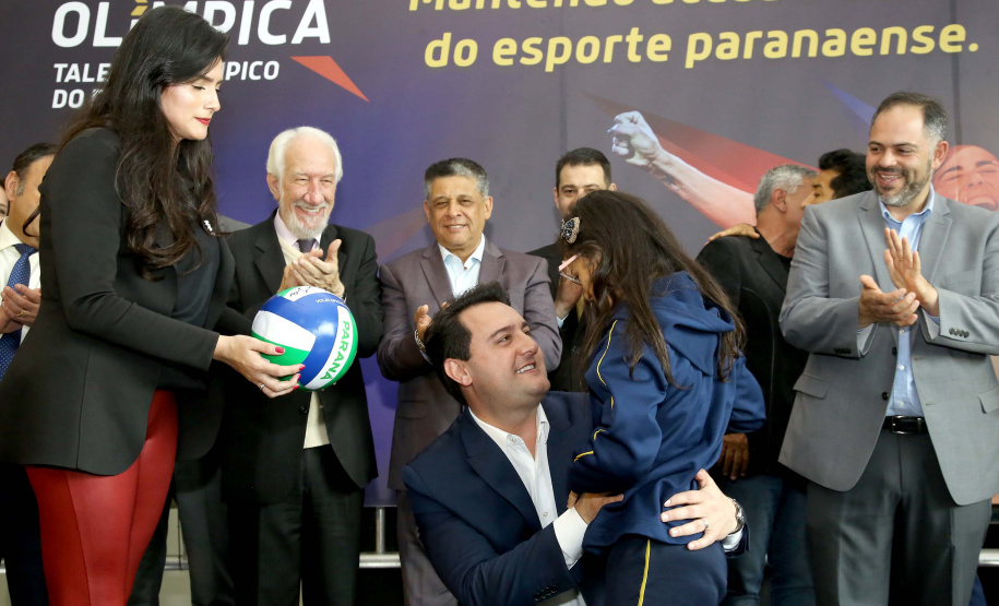 O governador Carlos Massa Ratinho Junior anunciou nesta segunda-feira (02), no Palácio Iguaçu, a nova fase do programa de apoio à formação de atletas olímpicos. Patrocinado pela Copel, o ?Geração Olímpica? é o maior programa de bolsa-atleta do País. Curitiba,02/09/2019 Foto:Jaelson Lucas /AEN