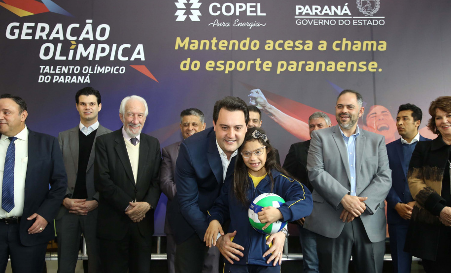 O governador Carlos Massa Ratinho Junior anunciou nesta segunda-feira (02), no Palácio Iguaçu, a nova fase do programa de apoio à formação de atletas olímpicos. Patrocinado pela Copel, o ?Geração Olímpica? é o maior programa de bolsa-atleta do País. Curitiba,02/09/2019 Foto:Jaelson Lucas /AEN