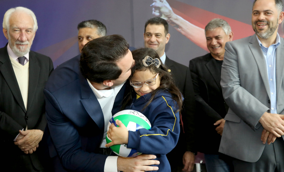 O governador Carlos Massa Ratinho Junior anunciou nesta segunda-feira (02), no Palácio Iguaçu, a nova fase do programa de apoio à formação de atletas olímpicos. Patrocinado pela Copel, o ?Geração Olímpica? é o maior programa de bolsa-atleta do País. Curitiba,02/09/2019 Foto:Jaelson Lucas /AEN