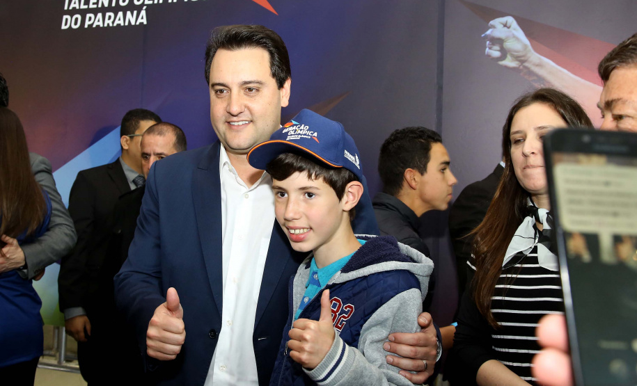 O governador Carlos Massa Ratinho Junior anunciou nesta segunda-feira (02), no Palácio Iguaçu, a nova fase do programa de apoio à formação de atletas olímpicos. Patrocinado pela Copel, o ?Geração Olímpica? é o maior programa de bolsa-atleta do País. Curitiba,02/09/2019 Foto:Jaelson Lucas / AEN