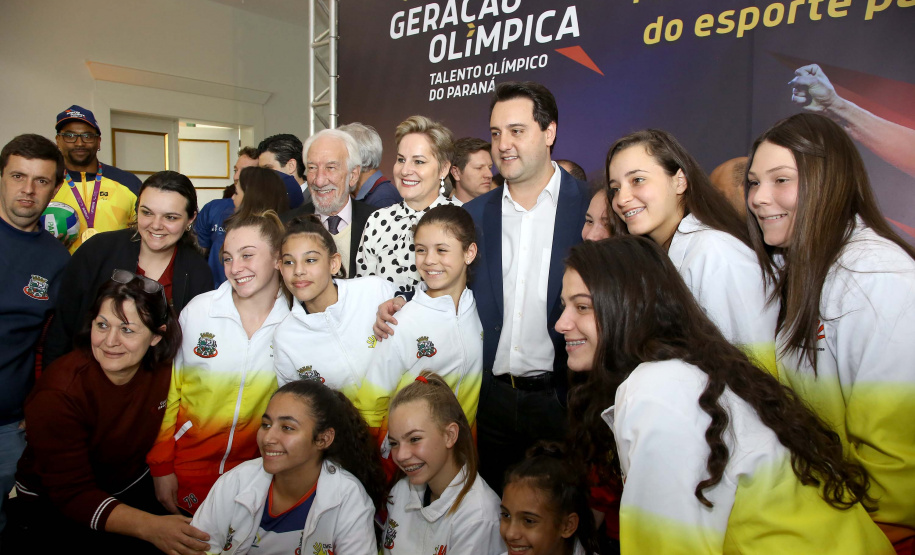 O governador Carlos Massa Ratinho Junior anunciou nesta segunda-feira (02), no Palácio Iguaçu, a nova fase do programa de apoio à formação de atletas olímpicos. Patrocinado pela Copel, o ?Geração Olímpica? é o maior programa de bolsa-atleta do País. Curitiba,02/09/2019 Foto:Jaelson Lucas / AEN