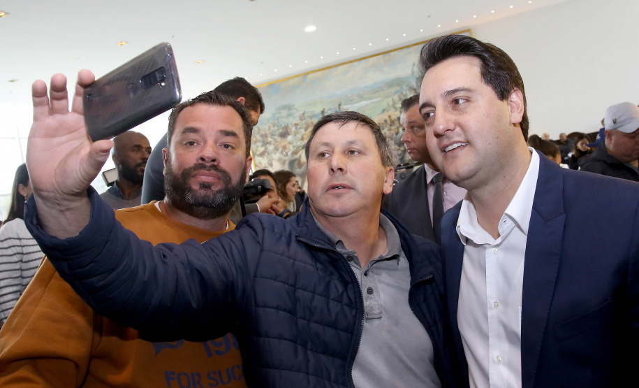 O governador Carlos Massa Ratinho Junior anunciou nesta segunda-feira (02), no Palácio Iguaçu, a nova fase do programa de apoio à formação de atletas olímpicos. Patrocinado pela Copel, o ?Geração Olímpica? é o maior programa de bolsa-atleta do País. Curitiba,02/09/2019 Foto:Jaelson Lucas /AEN