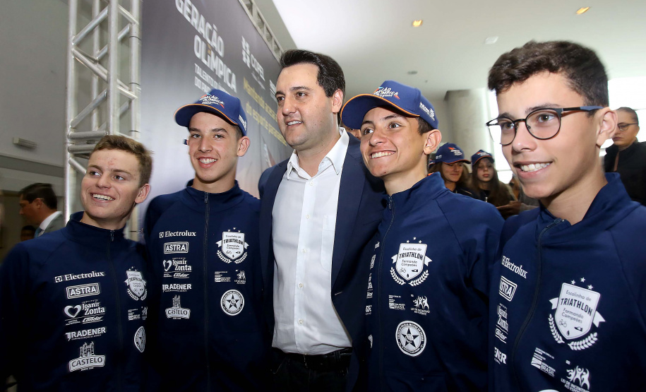 O governador Carlos Massa Ratinho Junior anunciou nesta segunda-feira (02), no Palácio Iguaçu, a nova fase do programa de apoio à formação de atletas olímpicos. Patrocinado pela Copel, o ?Geração Olímpica? é o maior programa de bolsa-atleta do País. Curitiba,02/09/2019 Foto:Jaelson Lucas / AEN