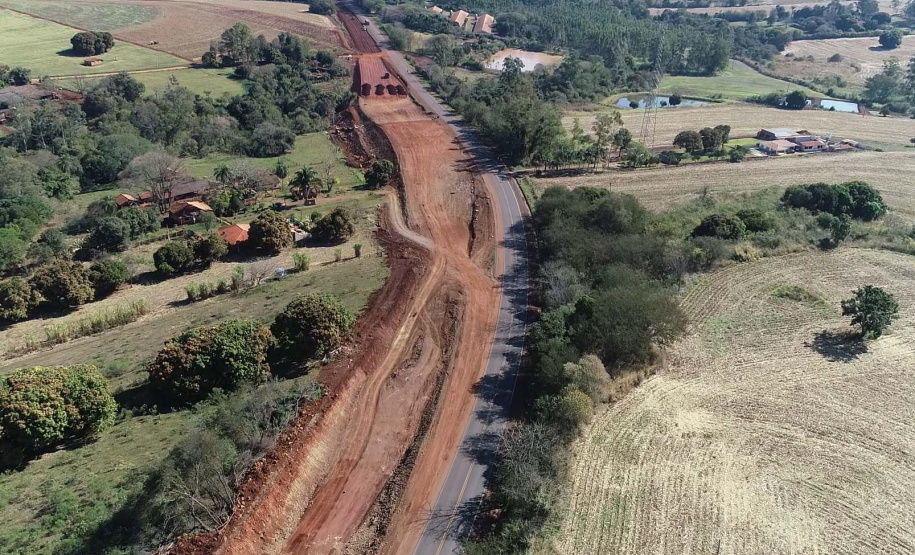 O Governo do Estado está investindo R$ 74,4 milhões em obras de rodovias da região Noroeste. Estão em andamento a duplicação da PR-323, de Paiçandu até Doutor Camargo, e a construção de uma ciclovia no município de Terra Boa, na PR-082. As obras são executadas pelo Departamento de Estradas de Rodagem do Paraná (DER-PR). Foto: Divulgação/DER
