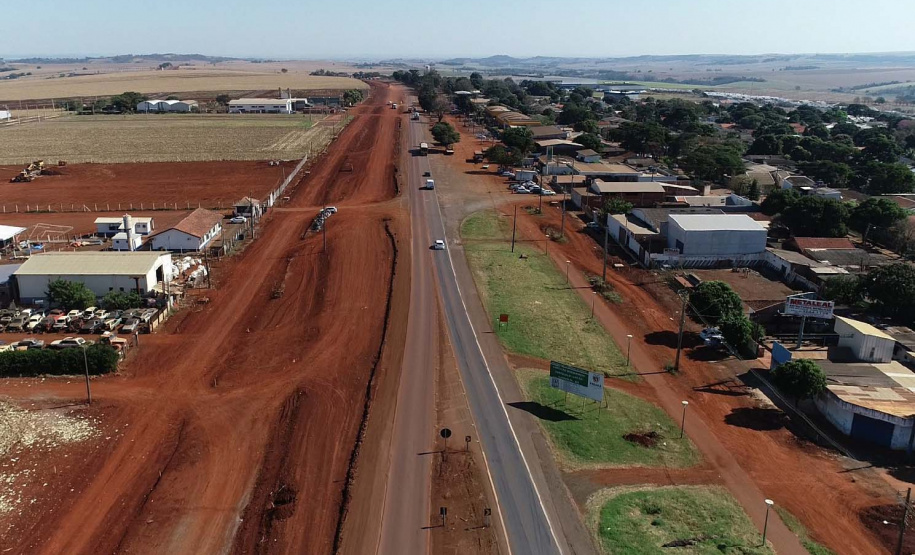 O Governo do Estado está investindo R$ 74,4 milhões em obras de rodovias da região Noroeste. Estão em andamento a duplicação da PR-323, de Paiçandu até Doutor Camargo, e a construção de uma ciclovia no município de Terra Boa, na PR-082. As obras são executadas pelo Departamento de Estradas de Rodagem do Paraná (DER-PR). Foto: Divulgação/DER