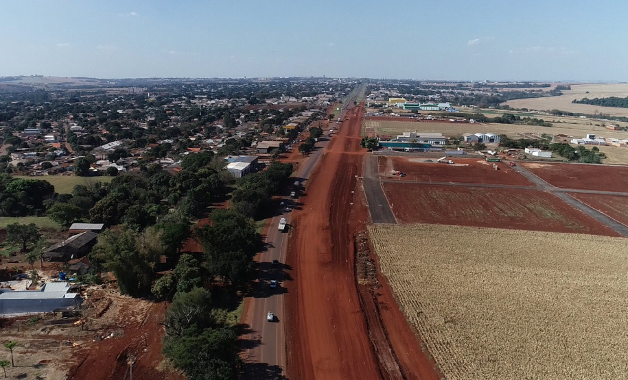 O Governo do Estado está investindo R$ 74,4 milhões em obras de rodovias da região Noroeste. Estão em andamento a duplicação da PR-323, de Paiçandu até Doutor Camargo, e a construção de uma ciclovia no município de Terra Boa, na PR-082. As obras são executadas pelo Departamento de Estradas de Rodagem do Paraná (DER-PR). Foto: Divulgação/DER