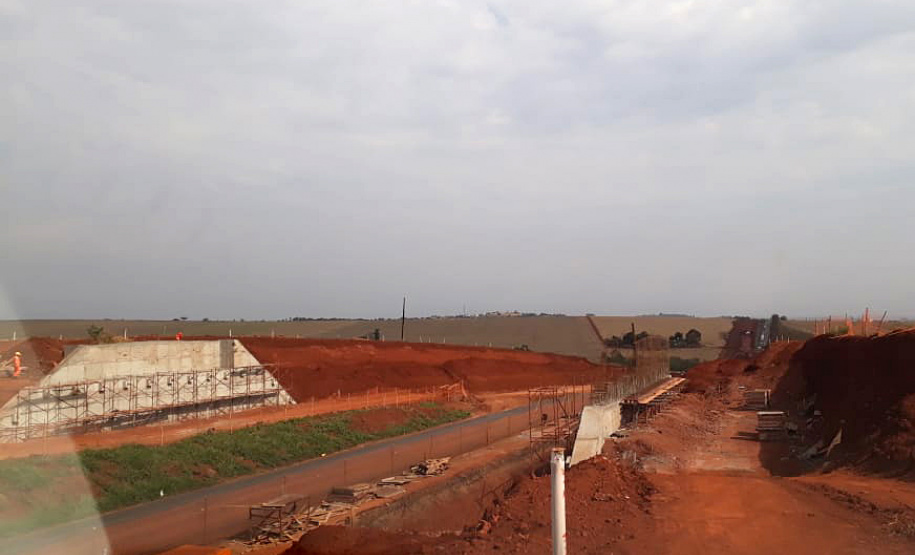 O Governo do Estado está investindo R$ 74,4 milhões em obras de rodovias da região Noroeste. Estão em andamento a duplicação da PR-323, de Paiçandu até Doutor Camargo, e a construção de uma ciclovia no município de Terra Boa, na PR-082. As obras são executadas pelo Departamento de Estradas de Rodagem do Paraná (DER-PR). Foto: Divulgação/DER