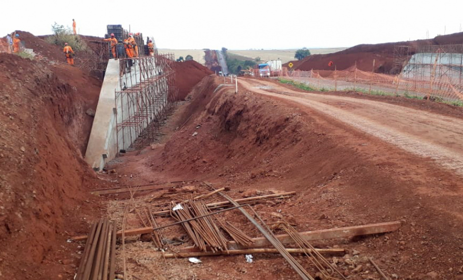 O Governo do Estado está investindo R$ 74,4 milhões em obras de rodovias da região Noroeste. Estão em andamento a duplicação da PR-323, de Paiçandu até Doutor Camargo, e a construção de uma ciclovia no município de Terra Boa, na PR-082. As obras são executadas pelo Departamento de Estradas de Rodagem do Paraná (DER-PR). Foto: Divulgação/DER