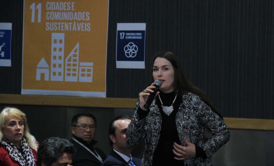 A Coordenação da Região Metropolitana de Curitiba (Comec), o Serviço Social Autônomo Paranacidade, a Cohapar e a Paraná Edificações (Pred), vinculadas à Secretaria do Desenvolvimento Urbano e Obras Públicas, firmaram nesta segunda-feira (2) o Termo de Compromisso com o Conselho Estadual de Desenvolvimento Econômico e Social (Cedes), para a implantação dos Objetivos de Desenvolvimento Sustentável - ODS. Foto: Gustavo Pontes /SEDU