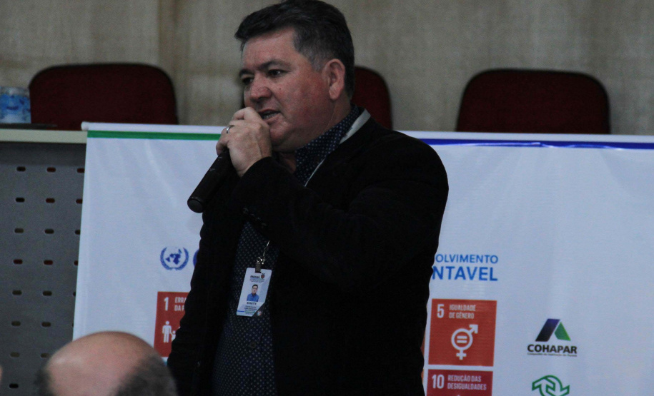 A Coordenação da Região Metropolitana de Curitiba (Comec), o Serviço Social Autônomo Paranacidade, a Cohapar e a Paraná Edificações (Pred), vinculadas à Secretaria do Desenvolvimento Urbano e Obras Públicas, firmaram nesta segunda-feira (2) o Termo de Compromisso com o Conselho Estadual de Desenvolvimento Econômico e Social (Cedes), para a implantação dos Objetivos de Desenvolvimento Sustentável - ODS. Foto: Gustavo Pontes /SEDU