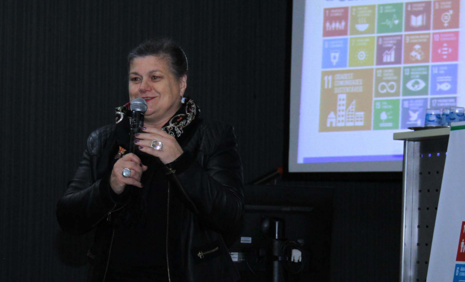 A Coordenação da Região Metropolitana de Curitiba (Comec), o Serviço Social Autônomo Paranacidade, a Cohapar e a Paraná Edificações (Pred), vinculadas à Secretaria do Desenvolvimento Urbano e Obras Públicas, firmaram nesta segunda-feira (2) o Termo de Compromisso com o Conselho Estadual de Desenvolvimento Econômico e Social (Cedes), para a implantação dos Objetivos de Desenvolvimento Sustentável - ODS. Foto: Gustavo Pontes /SEDU