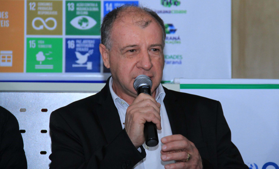 A Coordenação da Região Metropolitana de Curitiba (Comec), o Serviço Social Autônomo Paranacidade, a Cohapar e a Paraná Edificações (Pred), vinculadas à Secretaria do Desenvolvimento Urbano e Obras Públicas, firmaram nesta segunda-feira (2) o Termo de Compromisso com o Conselho Estadual de Desenvolvimento Econômico e Social (Cedes), para a implantação dos Objetivos de Desenvolvimento Sustentável - ODS. Foto: Gustavo Pontes /SEDU