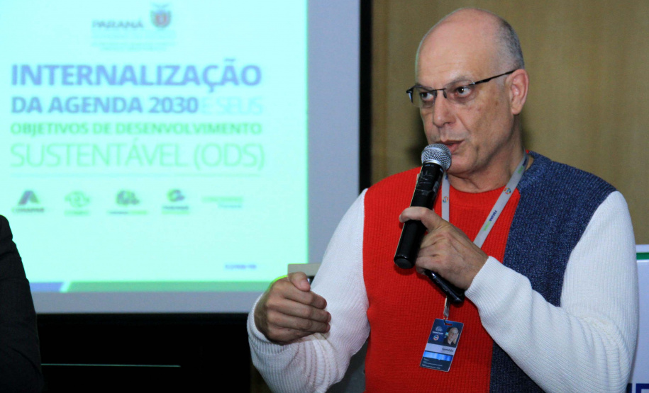 A Coordenação da Região Metropolitana de Curitiba (Comec), o Serviço Social Autônomo Paranacidade, a Cohapar e a Paraná Edificações (Pred), vinculadas à Secretaria do Desenvolvimento Urbano e Obras Públicas, firmaram nesta segunda-feira (2) o Termo de Compromisso com o Conselho Estadual de Desenvolvimento Econômico e Social (Cedes), para a implantação dos Objetivos de Desenvolvimento Sustentável - ODS. Foto: Gustavo Pontes /SEDU