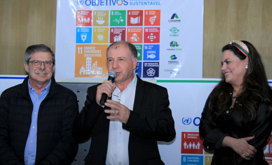 A Coordenação da Região Metropolitana de Curitiba (Comec), o Serviço Social Autônomo Paranacidade, a Cohapar e a Paraná Edificações (Pred), vinculadas à Secretaria do Desenvolvimento Urbano e Obras Públicas, firmaram nesta segunda-feira (2) o Termo de Compromisso com o Conselho Estadual de Desenvolvimento Econômico e Social (Cedes), para a implantação dos Objetivos de Desenvolvimento Sustentável - ODS. Foto: Gustavo Pontes /SEDU