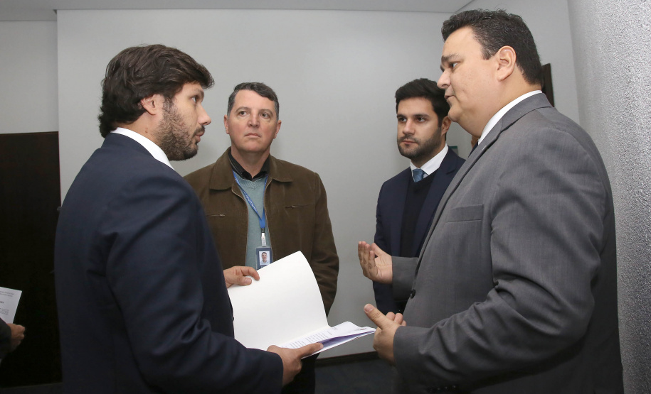 O Governo do Paraná quer melhorar as estruturas do Estado e de municípios para inibir práticas ilegais no serviço público. Nesta desta segunda-feira (02) foi entregue na Assembleia Legislativa o projeto de lei para a criação do Fundo de Combate à Corrupção. A proposta prevê a rastreabilidade dos recursos desde a entrada até sua destinação.Curitiba,02/09/2019 Foto:Jaelson Lucas / AEN