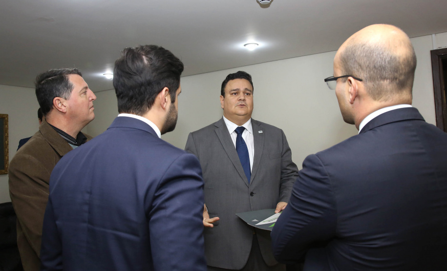 O Governo do Paraná quer melhorar as estruturas do Estado e de municípios para inibir práticas ilegais no serviço público. Nesta desta segunda-feira (02) foi entregue na Assembleia Legislativa o projeto de lei para a criação do Fundo de Combate à Corrupção. A proposta prevê a rastreabilidade dos recursos desde a entrada até sua destinação.Curitiba,02/09/2019 Foto:Jaelson Lucas / AEN